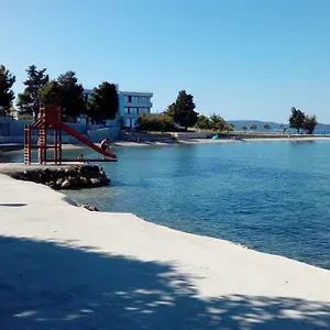 apartman-paulina-bibinje.hotelinzadar.com/